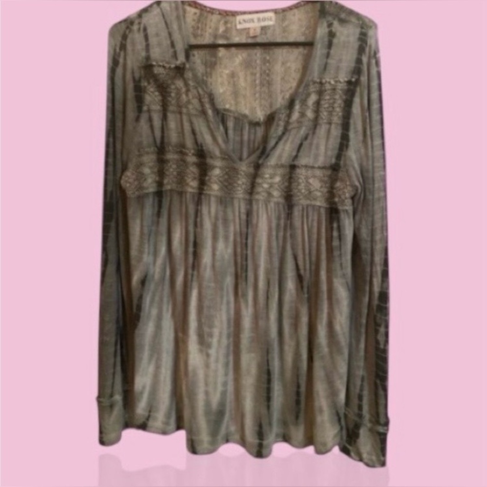 Knox Rose Lace boho Detail Top in Gray and Coral - Picture 5 of 5